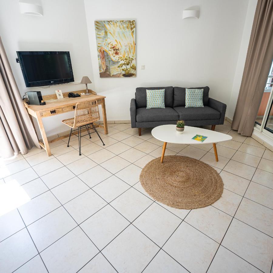 Hotel Le Kerveguen Saint-Gilles Les Bains Zewnętrze zdjęcie