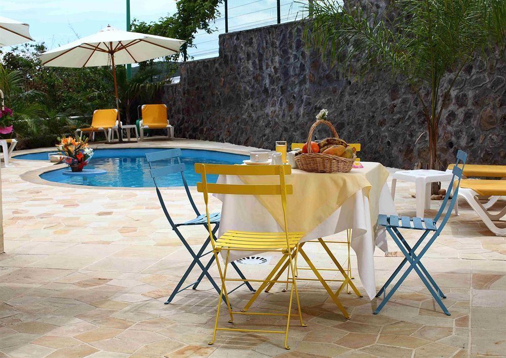 Hotel Le Kerveguen Saint-Gilles Les Bains Zewnętrze zdjęcie