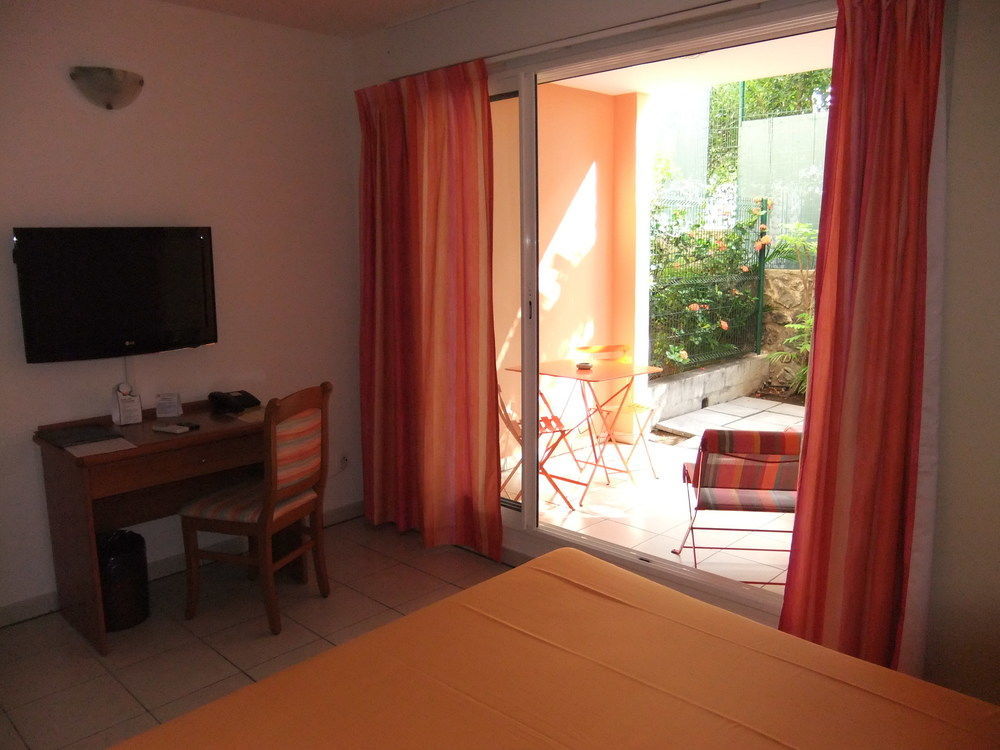 Hotel Le Kerveguen Saint-Gilles Les Bains Zewnętrze zdjęcie