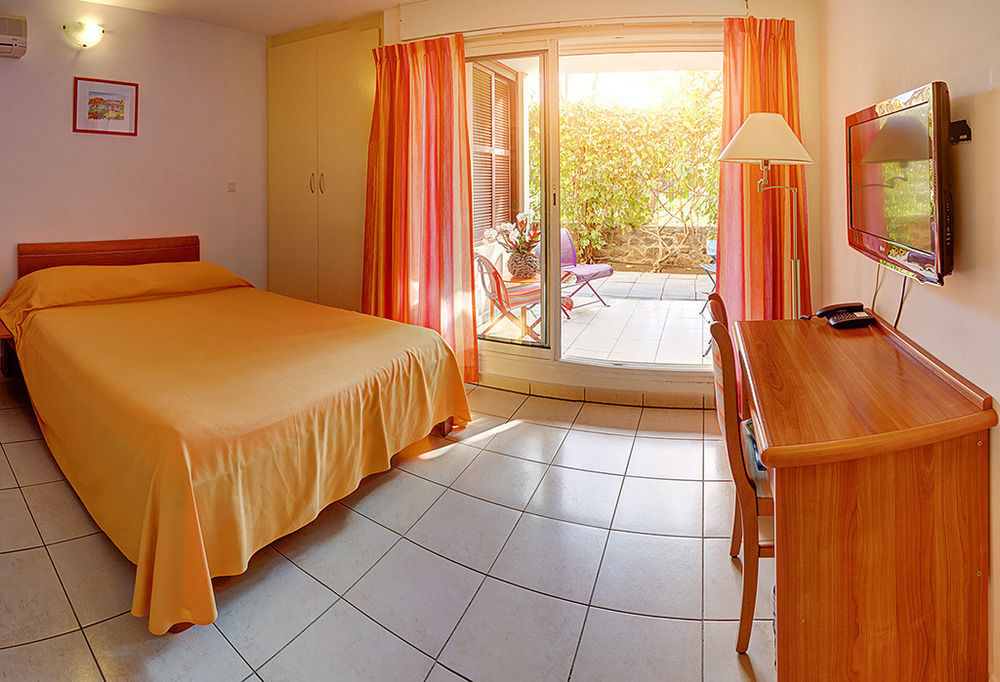 Hotel Le Kerveguen Saint-Gilles Les Bains Zewnętrze zdjęcie