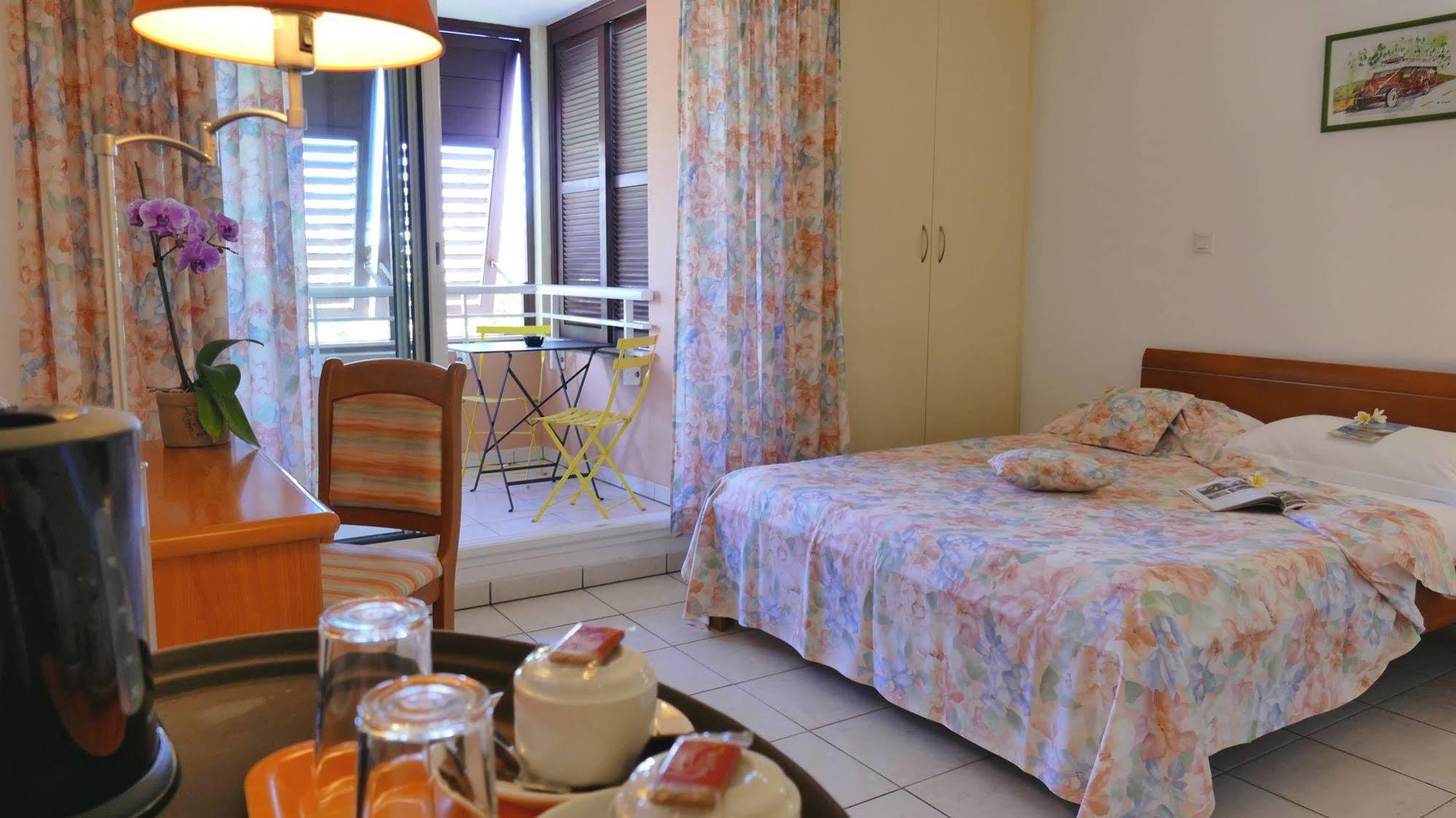 Hotel Le Kerveguen Saint-Gilles Les Bains Zewnętrze zdjęcie