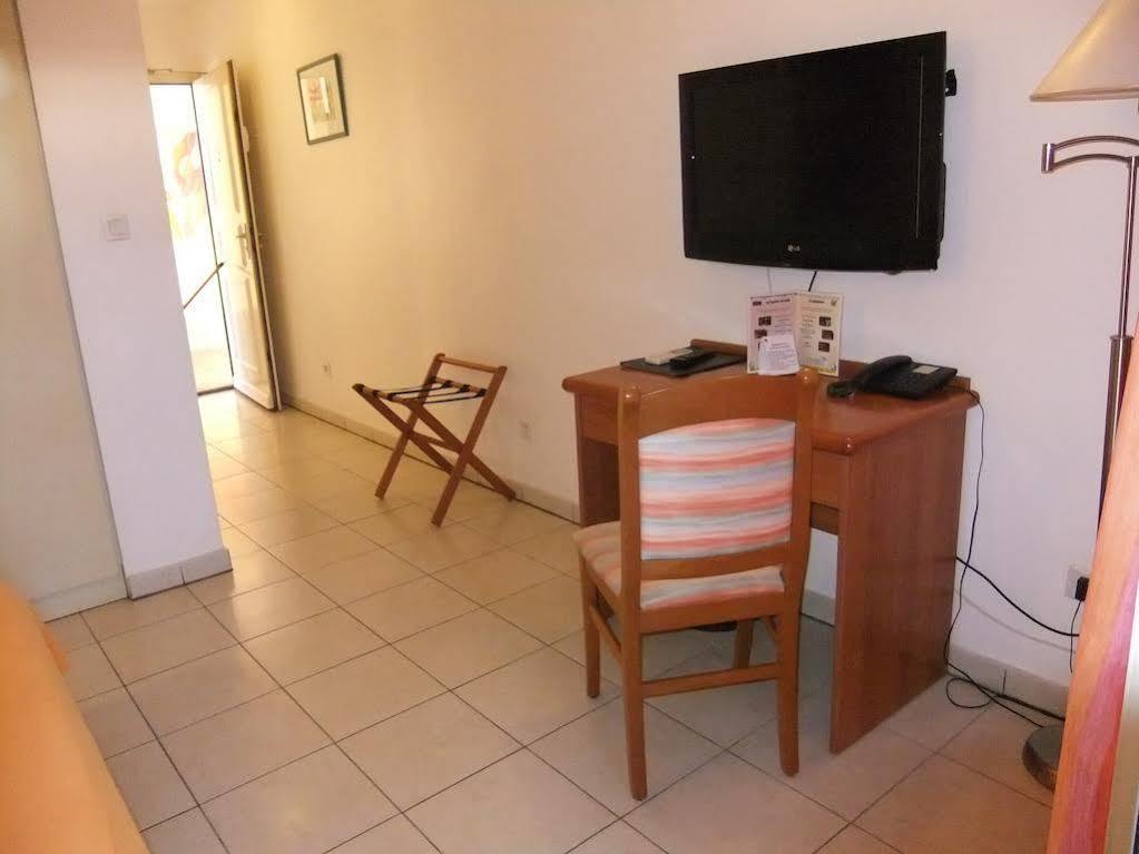 Hotel Le Kerveguen Saint-Gilles Les Bains Zewnętrze zdjęcie